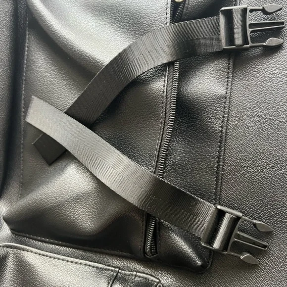 Backpack - Picture 7 of 7